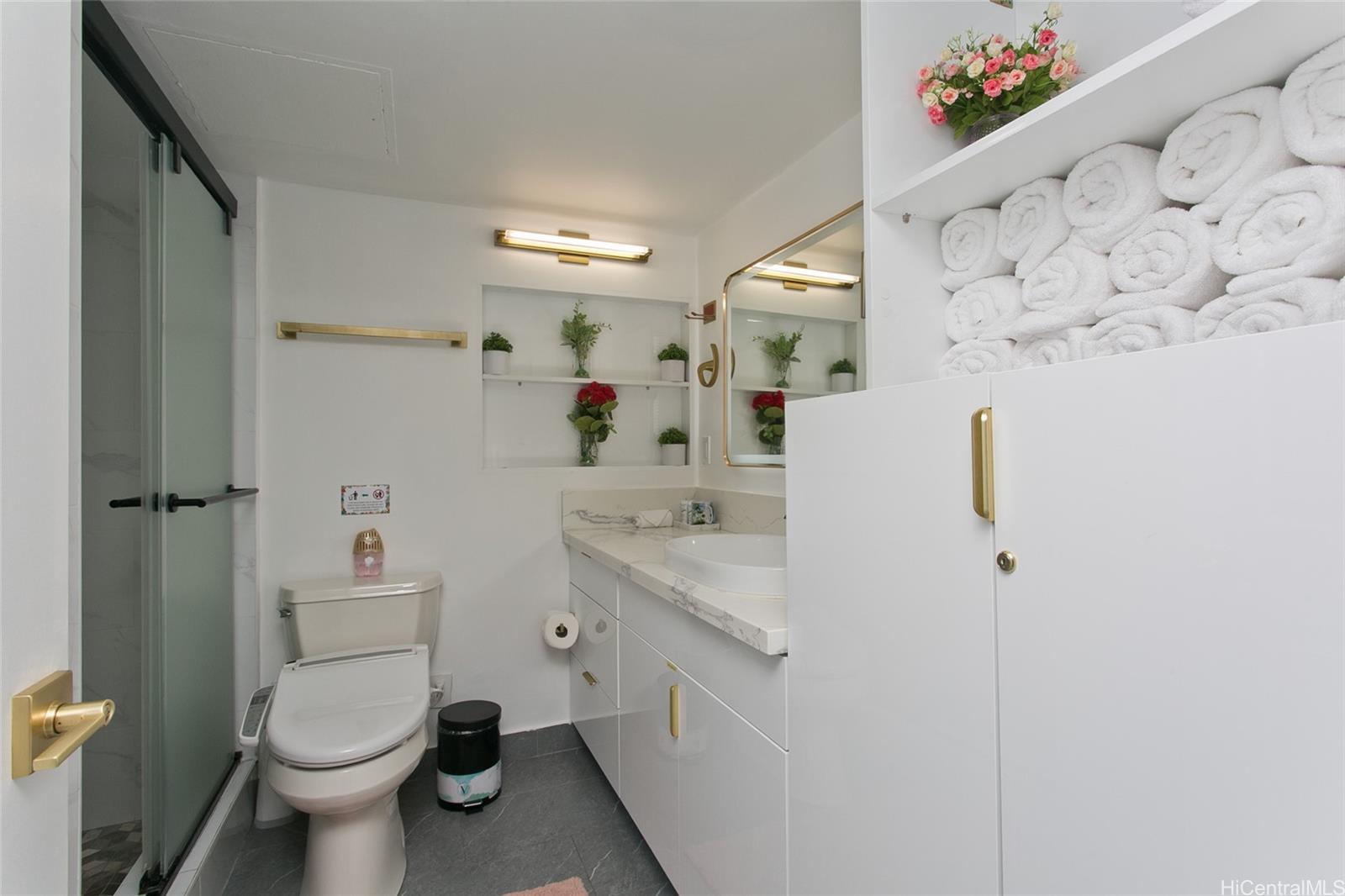 Ilikai Apt Bldg condo # 937, Honolulu, Hawaii - photo 10 of 15