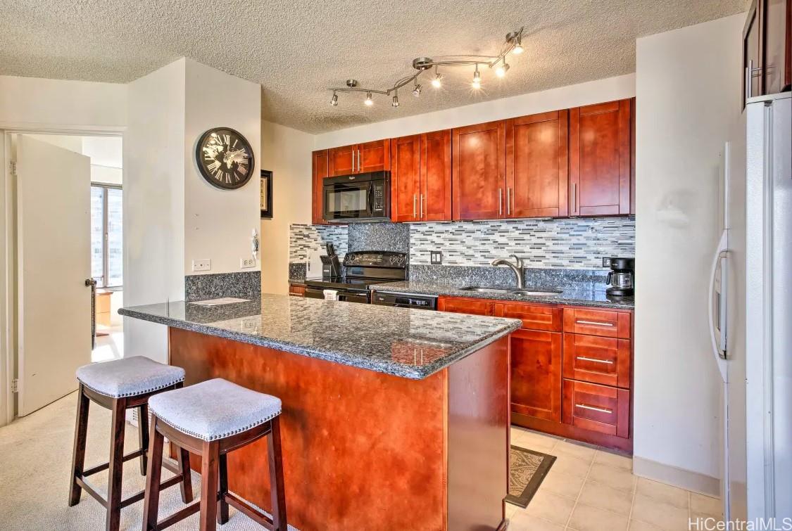 Discovery Bay condo # 1214, Honolulu, Hawaii - photo 15 of 23