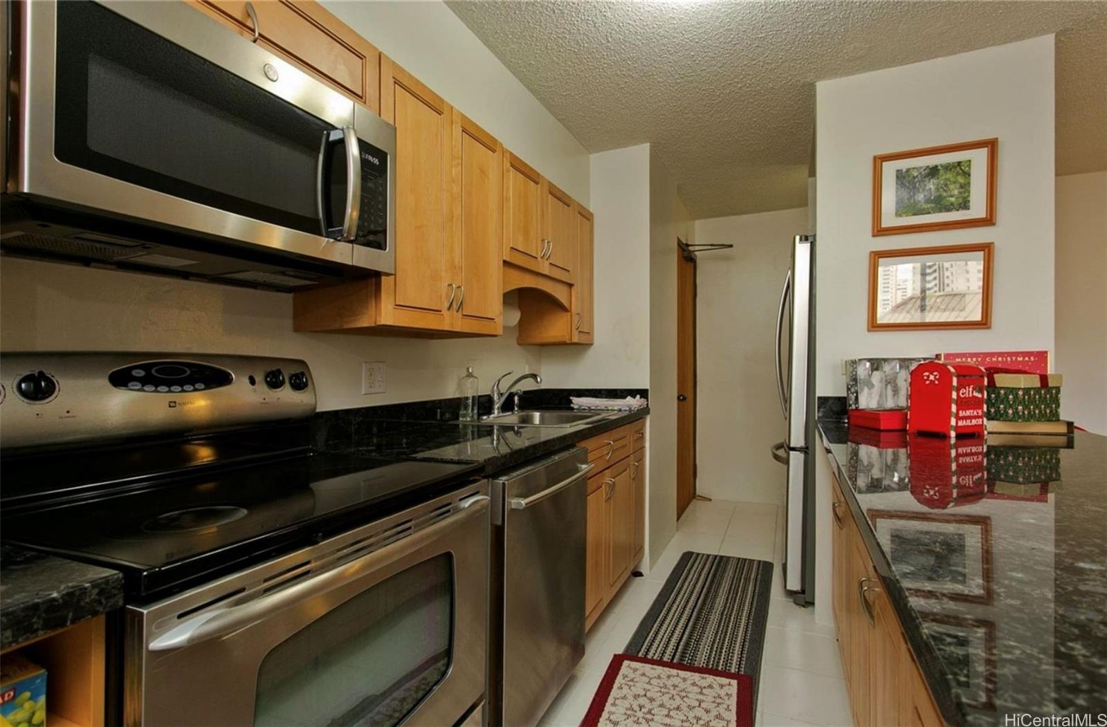Discovery Bay condo # 1217, Honolulu, Hawaii - photo 3 of 8