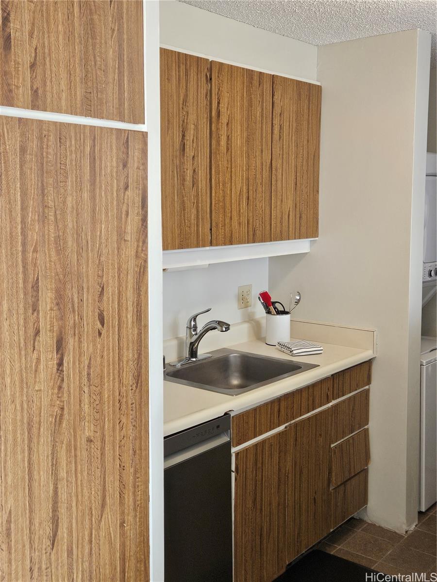 Discovery Bay condo # 1320, Honolulu, Hawaii - photo 8 of 16