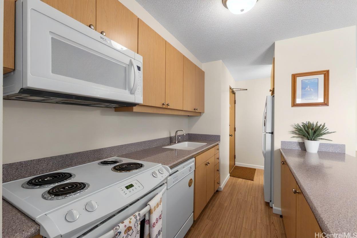 Discovery Bay condo # 1817, Honolulu, Hawaii - photo 5 of 16