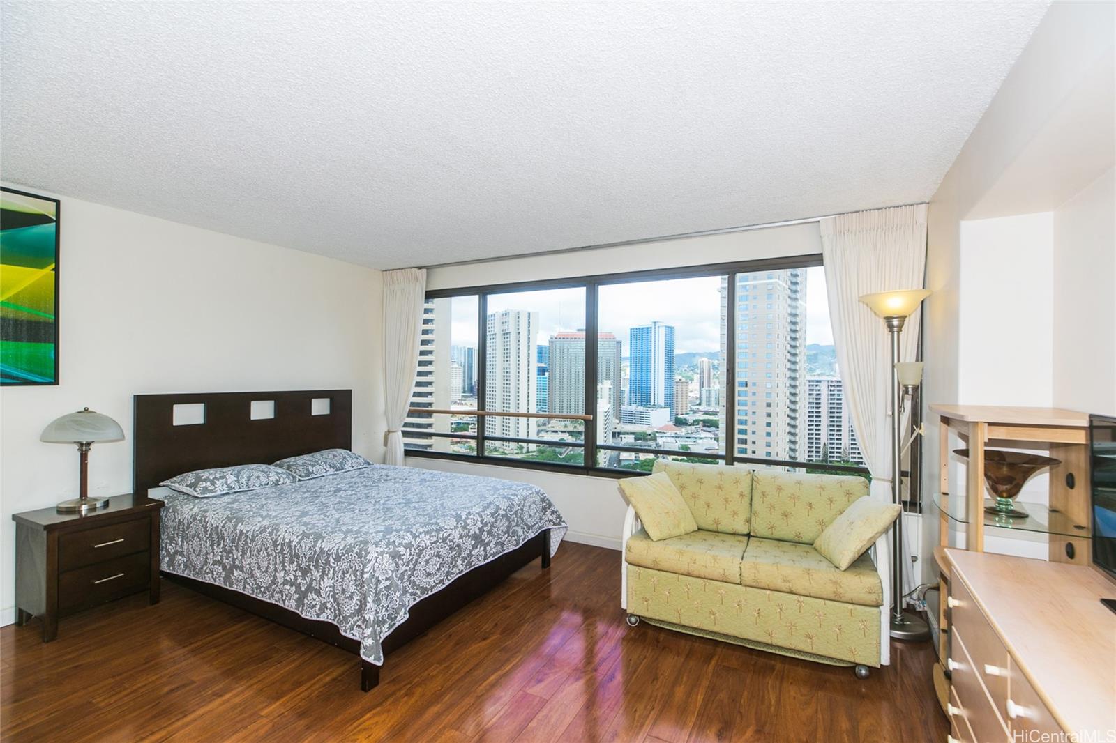 Discovery Bay condo residences in Honolulu, Oahu (Hawaii)