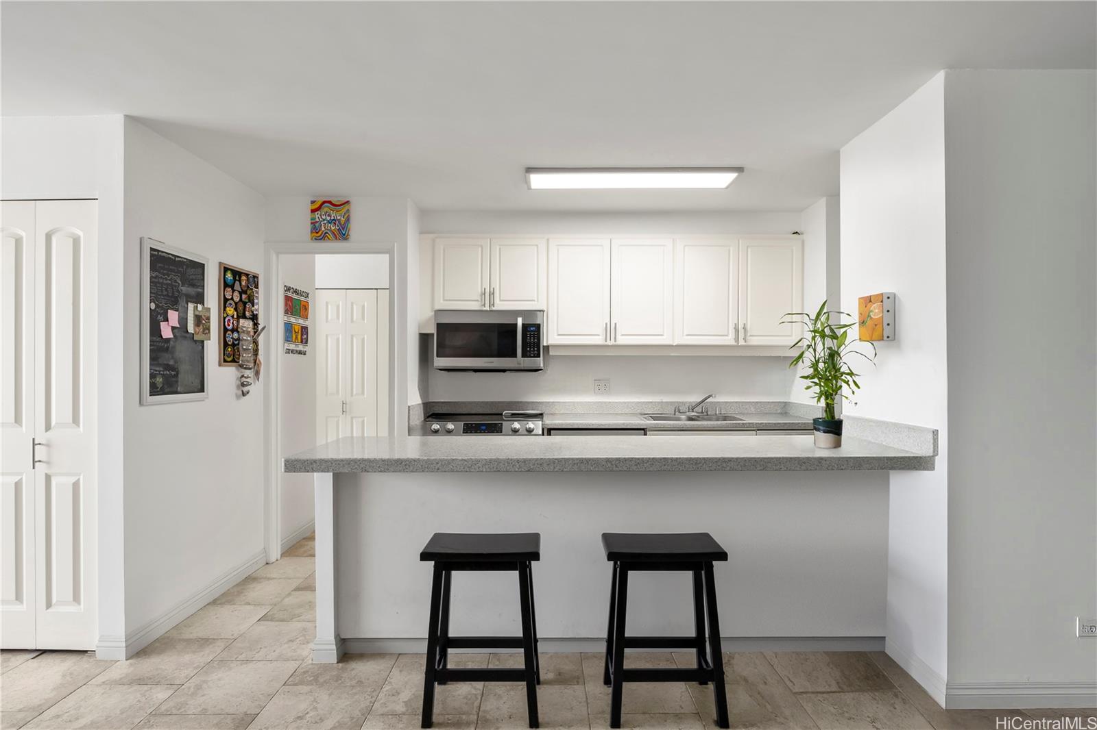 Discovery Bay condo # 2508, Honolulu, Hawaii - photo 2 of 17