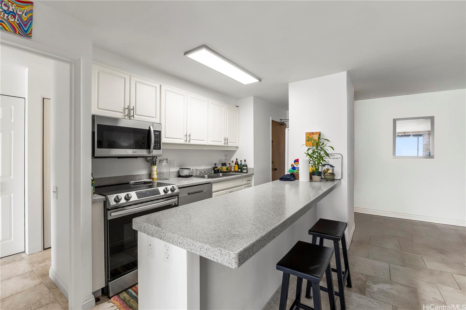 Discovery Bay condo # 2508, Honolulu, Hawaii - photo 3 of 17