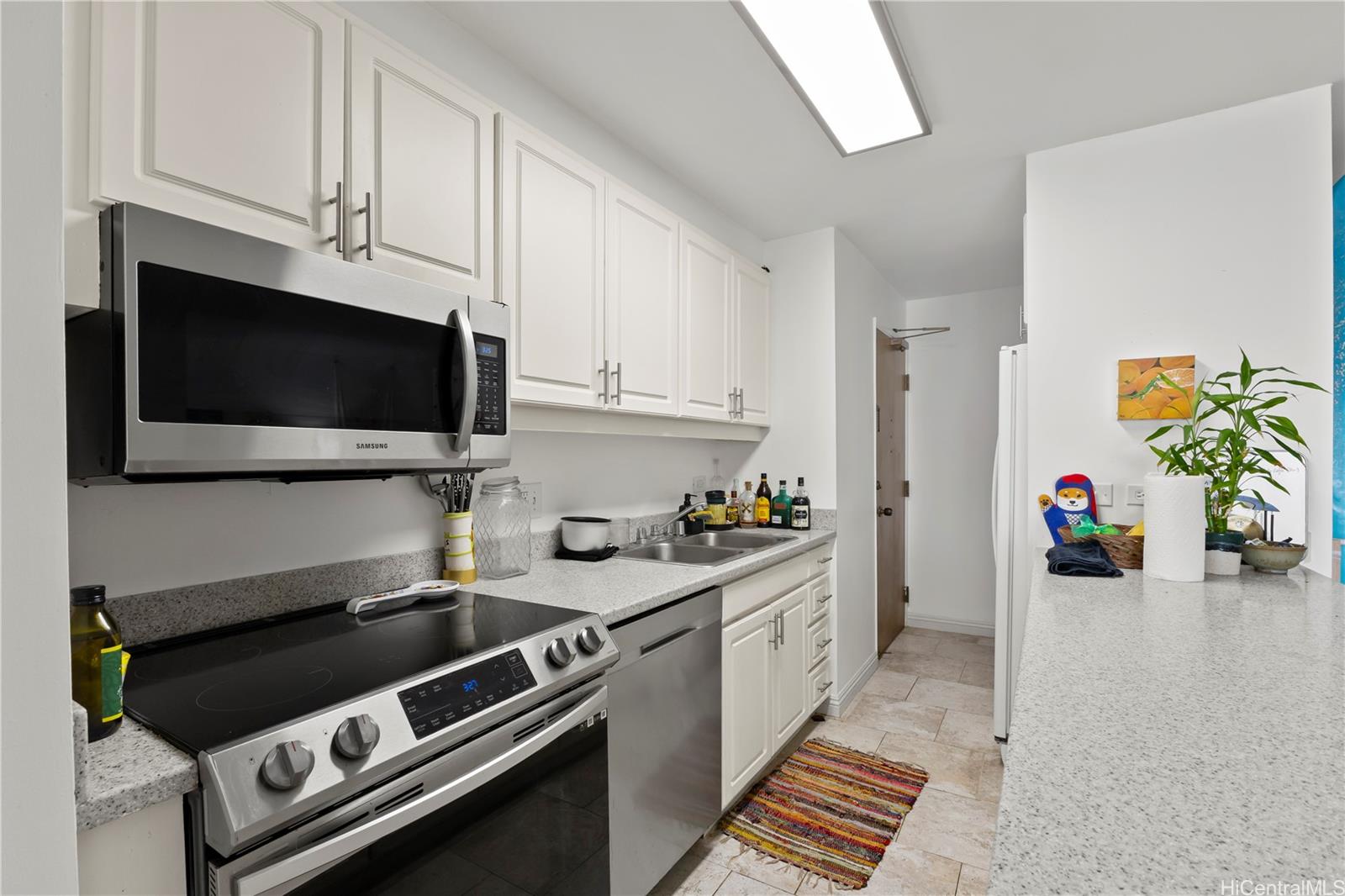 Discovery Bay condo # 2508, Honolulu, Hawaii - photo 4 of 17