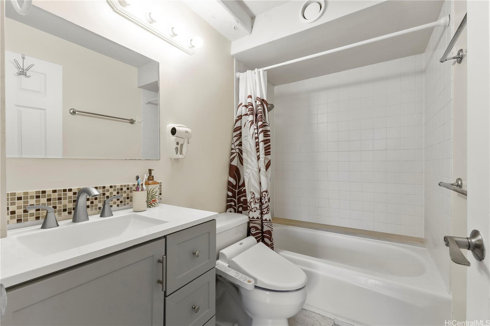 Discovery Bay condo # 2508, Honolulu, Hawaii - photo 10 of 17