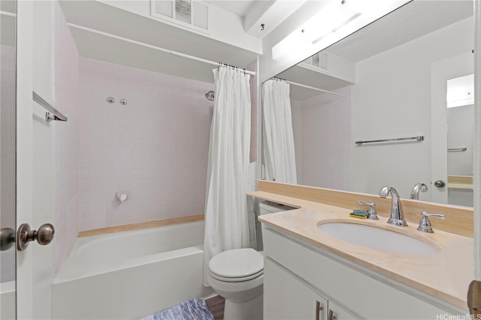 Discovery Bay condo # 2607, Honolulu, Hawaii - photo 10 of 17