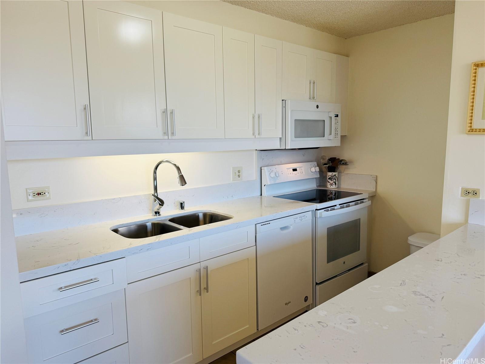 Discovery Bay condo # 2816, Honolulu, Hawaii - photo 3 of 13