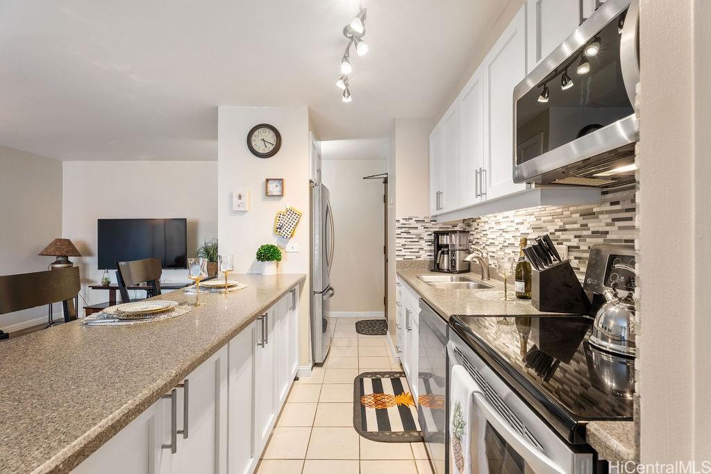 Discovery Bay condo # 2818, Honolulu, Hawaii - photo 2 of 23