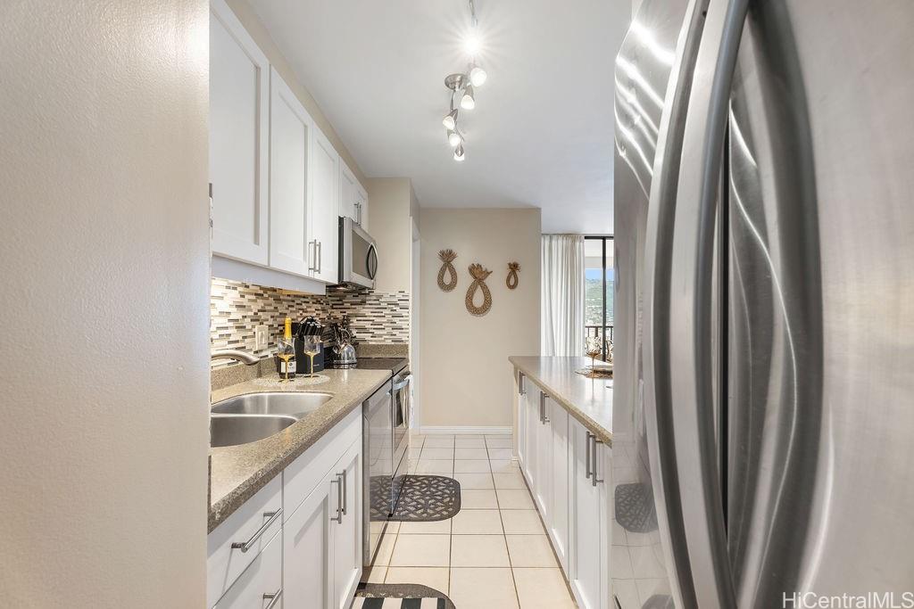 Discovery Bay condo # 2818, Honolulu, Hawaii - photo 3 of 23