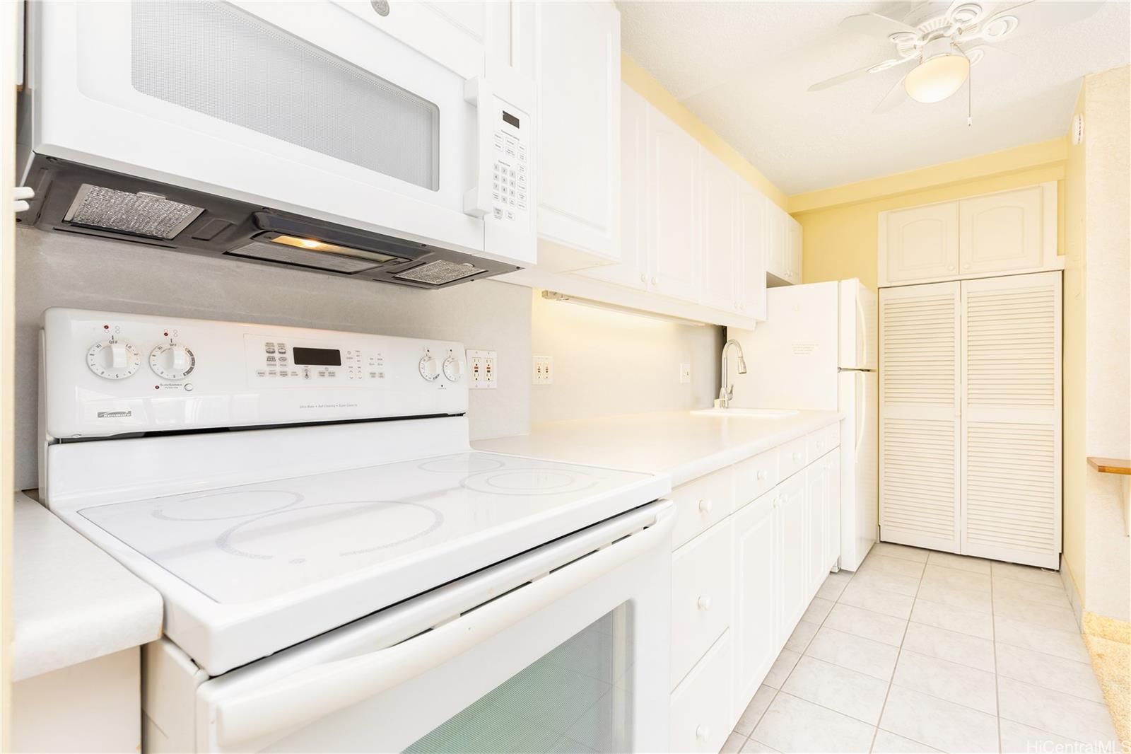 Discovery Bay condo # 3205, Honolulu, Hawaii - photo 15 of 25