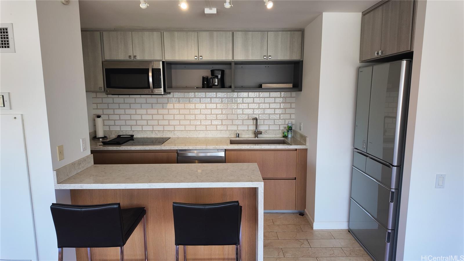 Discovery Bay condo # 3306, Honolulu, Hawaii - photo 10 of 25