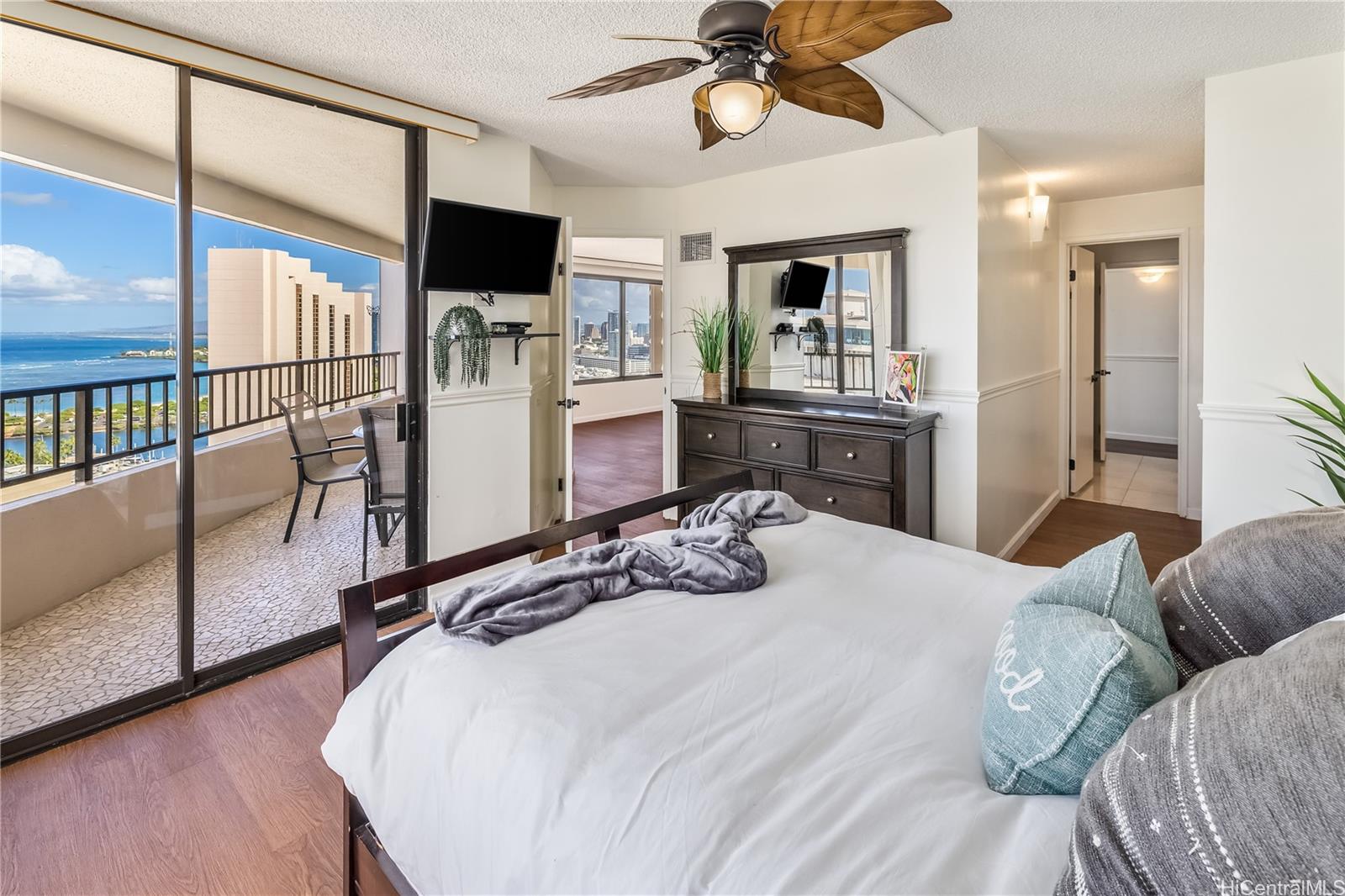 Discovery Bay condo # 3411, Honolulu, Hawaii - photo 11 of 17