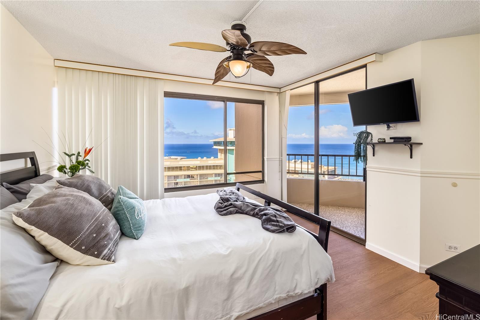 Discovery Bay condo # 3411, Honolulu, Hawaii - photo 10 of 17
