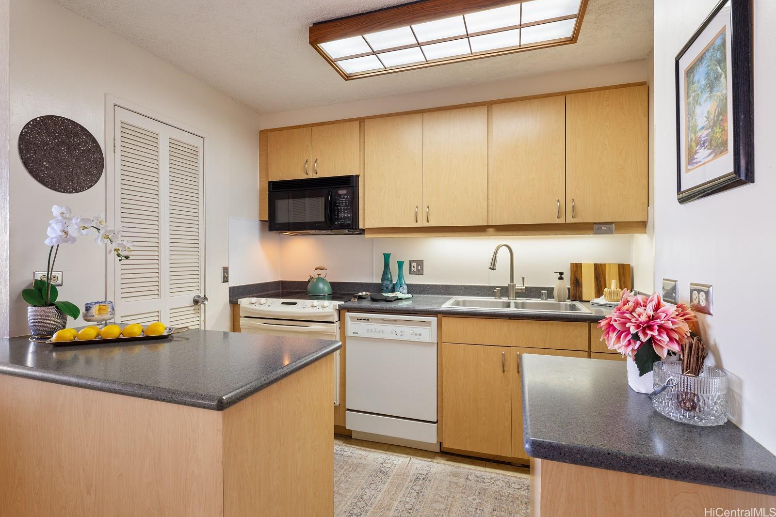 Discovery Bay condo # 3903, Honolulu, Hawaii - photo 8 of 25