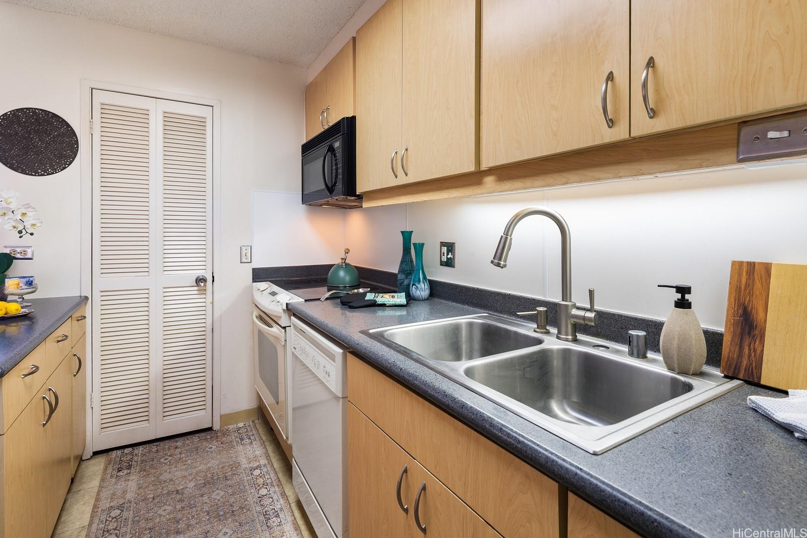 Discovery Bay condo # 3903, Honolulu, Hawaii - photo 10 of 25