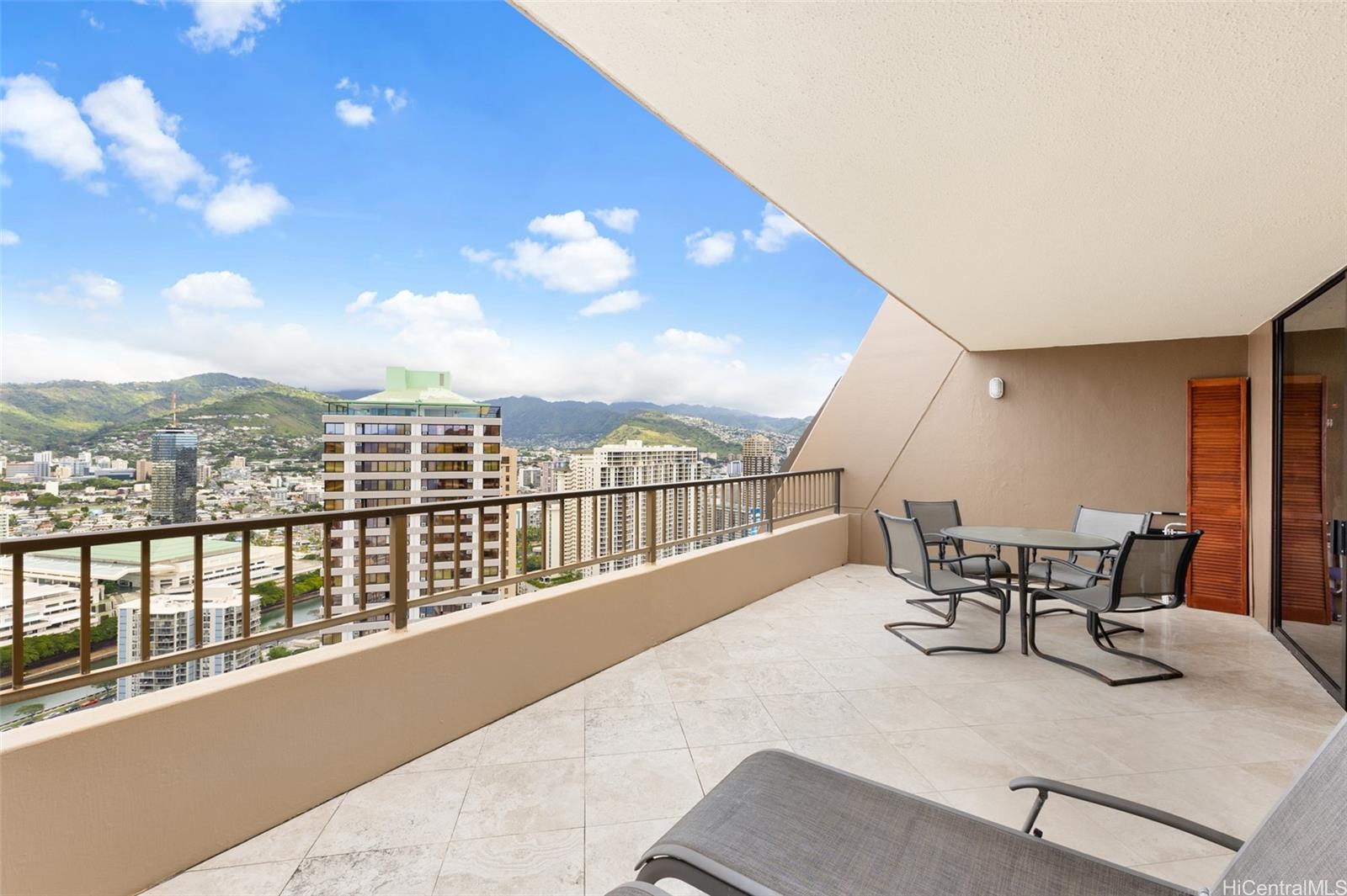 Discovery Bay condo # PH14, Honolulu, Hawaii - photo 2 of 20