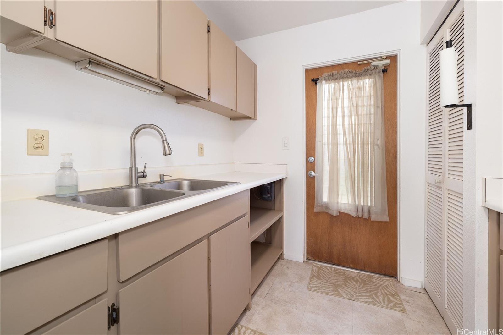 1787  Lanikeha Way Pacific Palisades, PearlCity home - photo 11 of 18