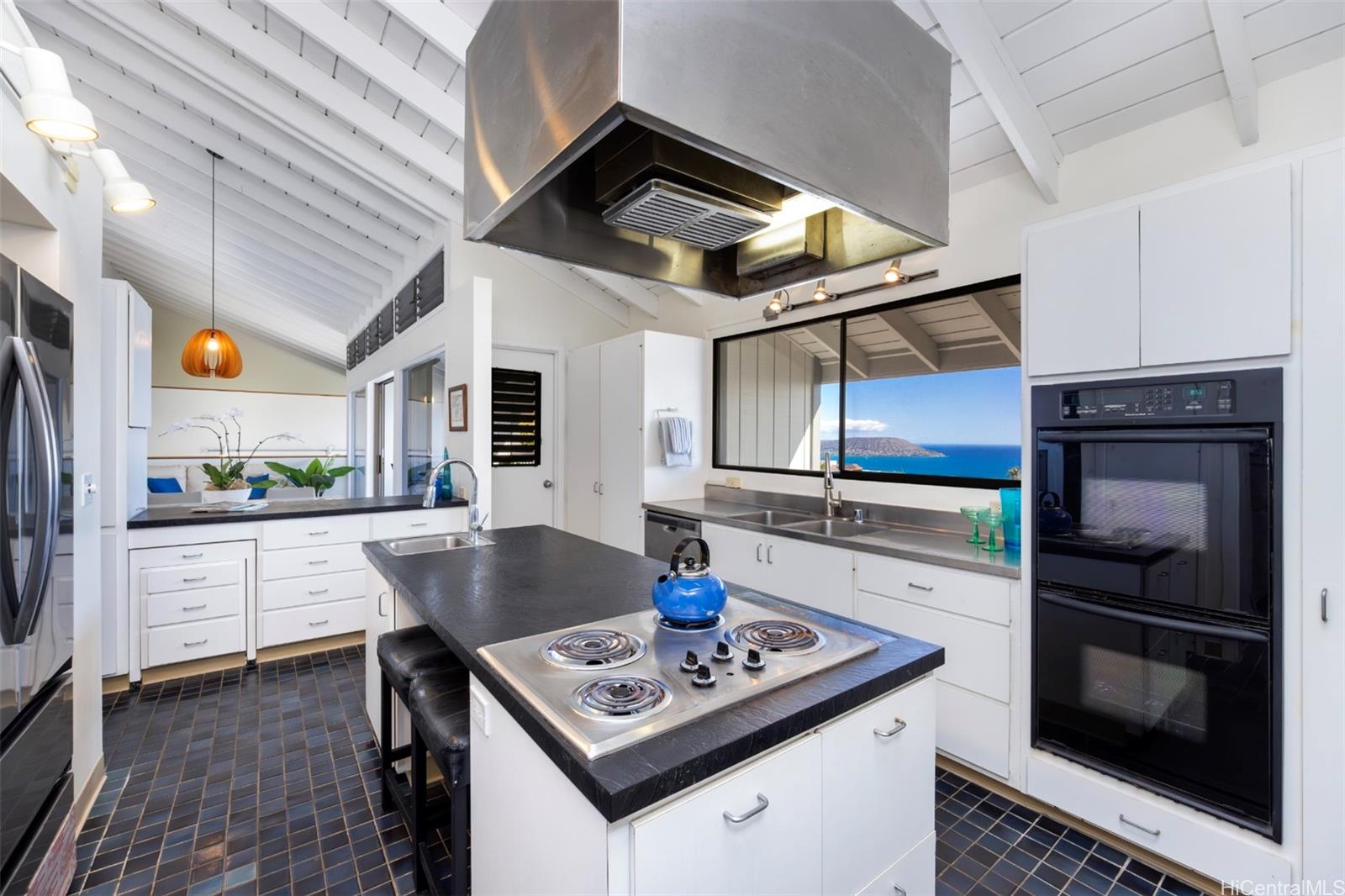 1789  Laukahi Street Waialae Iki, Diamond Head home - photo 10 of 24