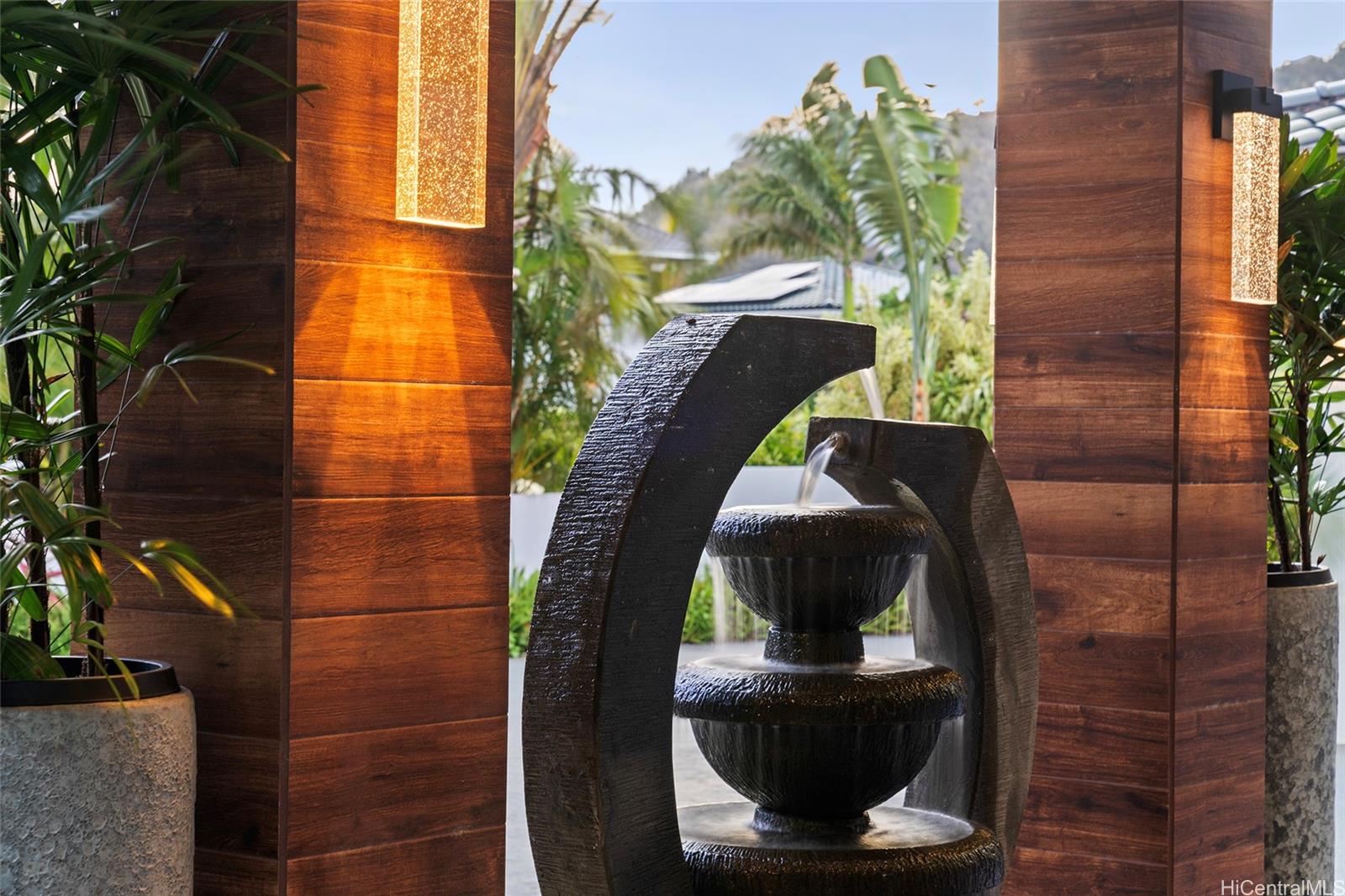 18  Homelani Place Dowsett, Honolulu home - photo 2 of 18