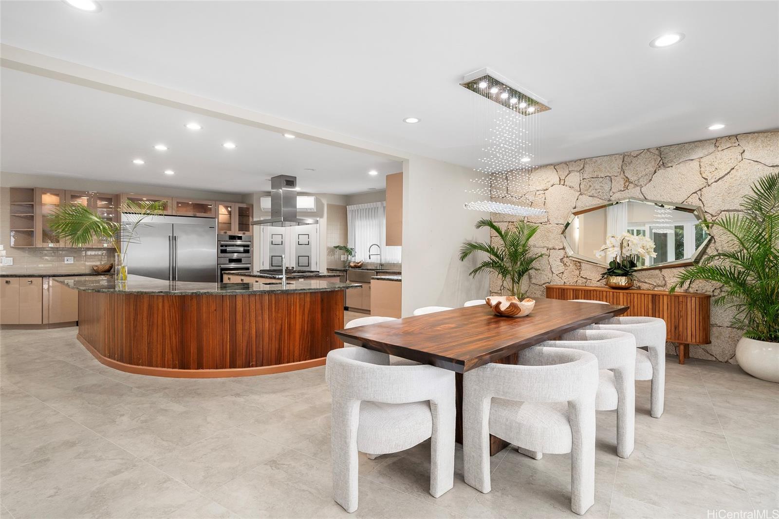 18  Homelani Place Dowsett, Honolulu home - photo 3 of 22