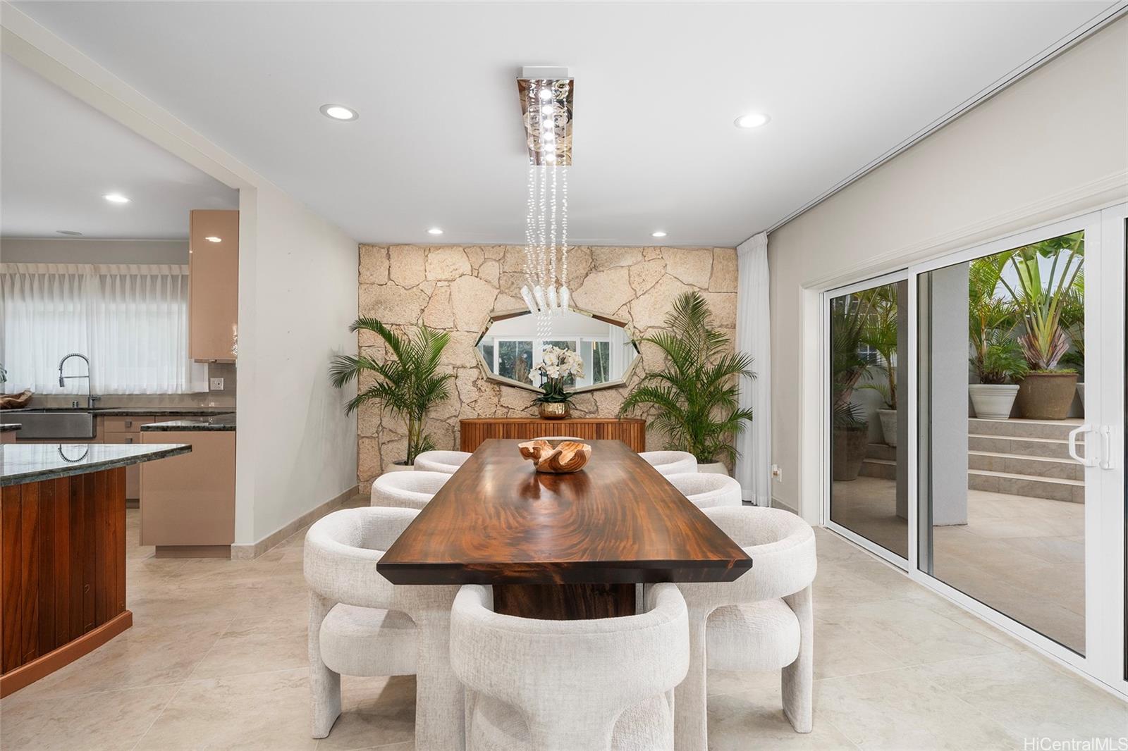 18  Homelani Place Dowsett, Honolulu home - photo 5 of 22