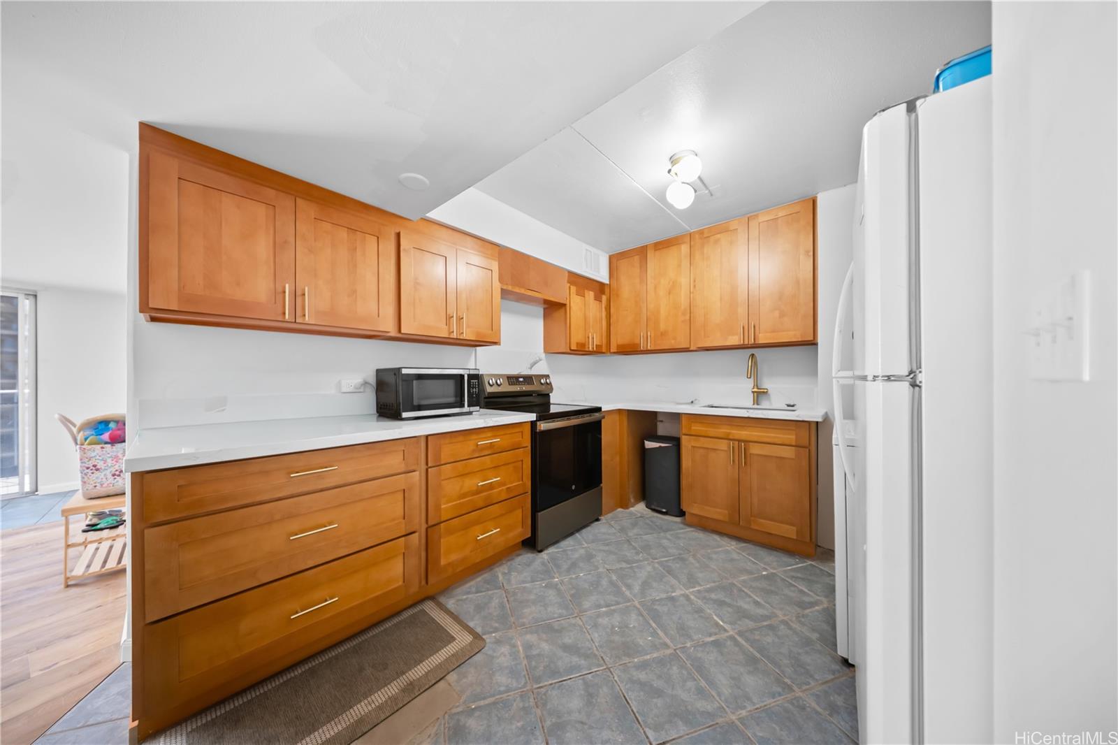 Pomaikai condo # 10A, Honolulu, Hawaii - photo 3 of 17