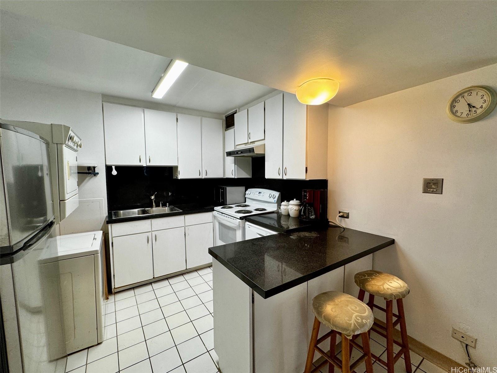 Pomaikai condo # 9B, Honolulu, Hawaii - photo 3 of 13