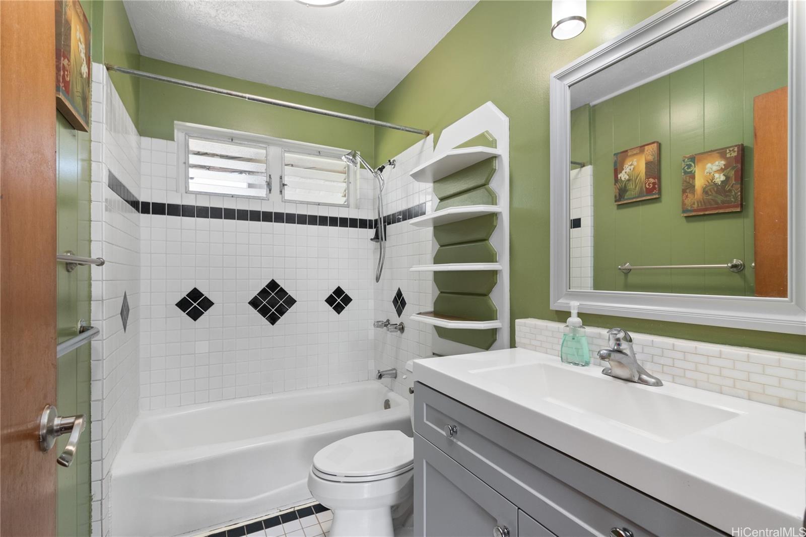 1808  Lakapu Street Kalihi-lower, Honolulu home - photo 5 of 22