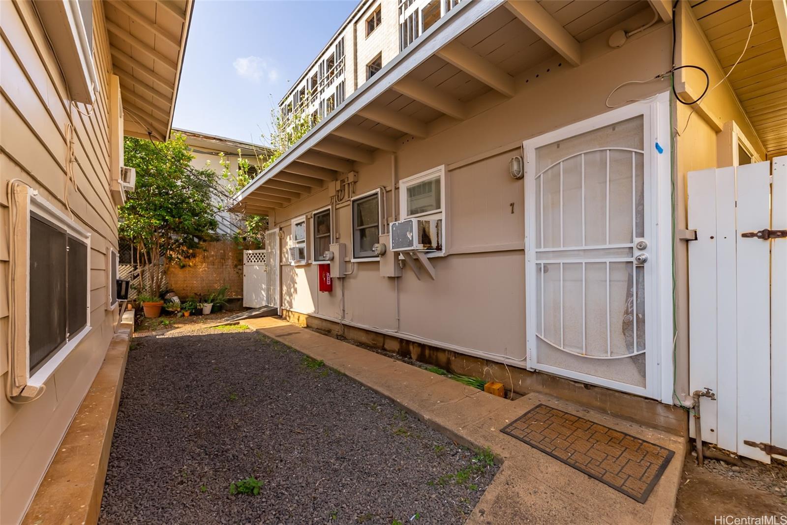 1812 Algaroba St Honolulu - Multi-family - photo 6 of 8