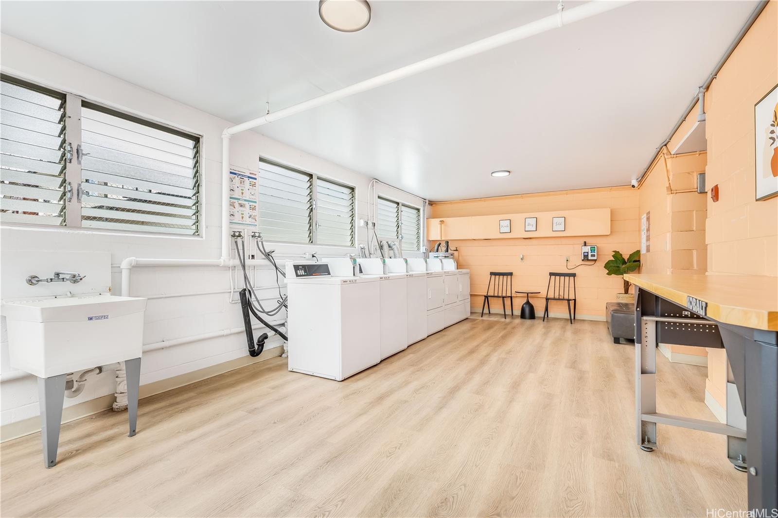 1812 Anapuni Street Honolulu - Multi-family - photo 11 of 14