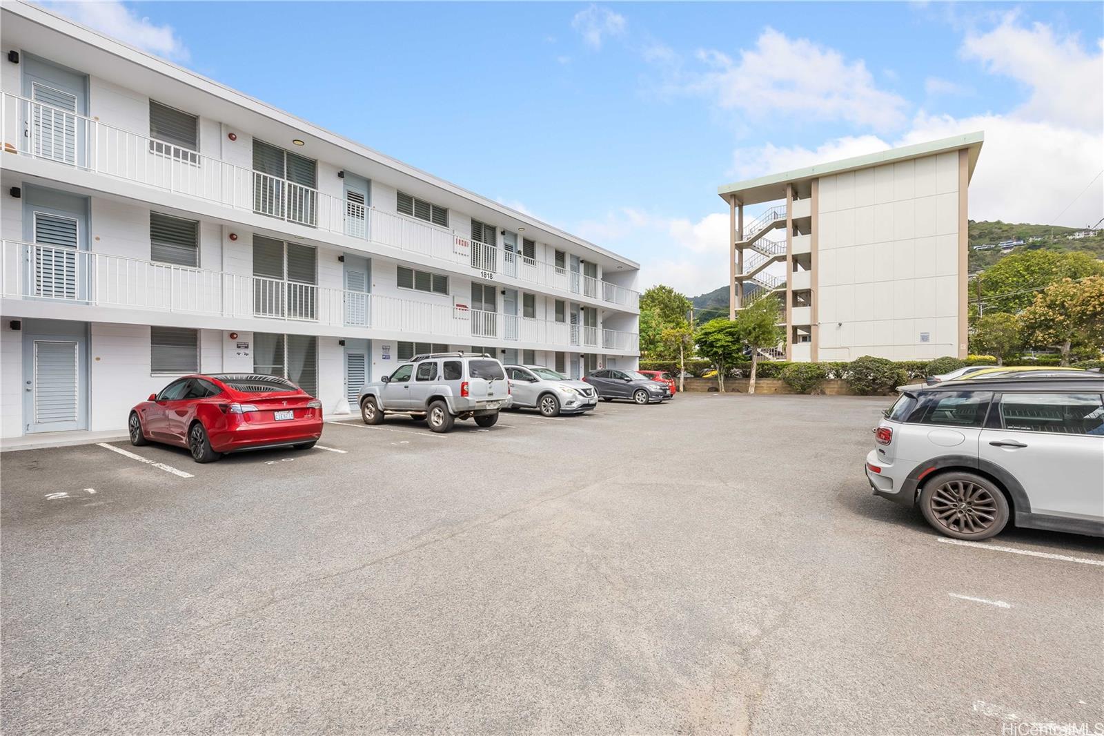 1812 Anapuni Street Honolulu - Multi-family - photo 3 of 14