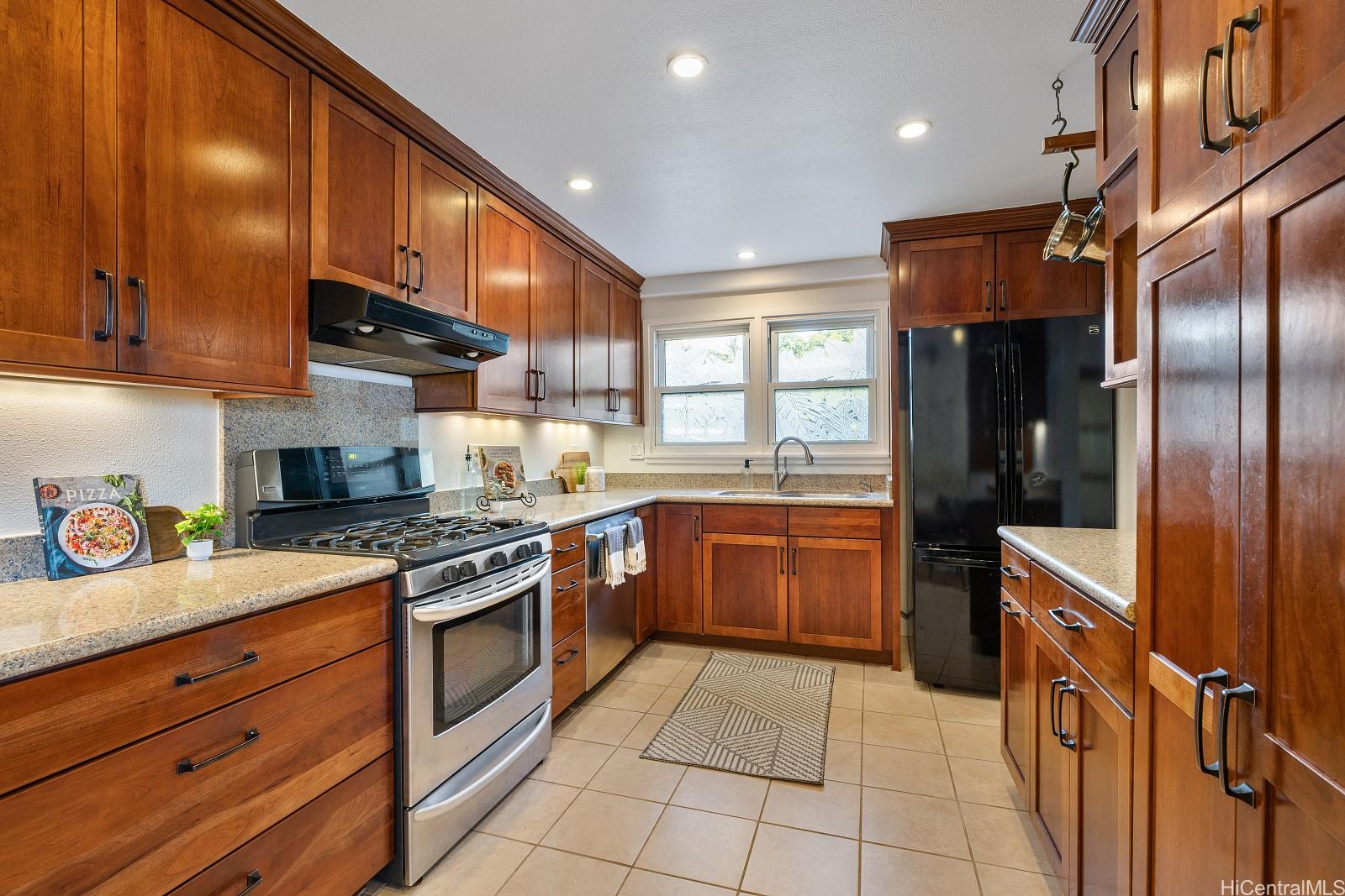 1812  Makuakane Street Kamehameha Heights, Honolulu home - photo 3 of 25