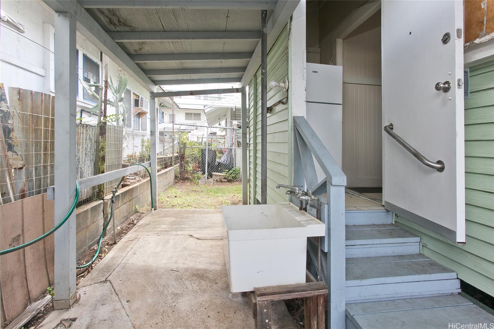 1812  Young St Moiliili, Honolulu home - photo 11 of 13