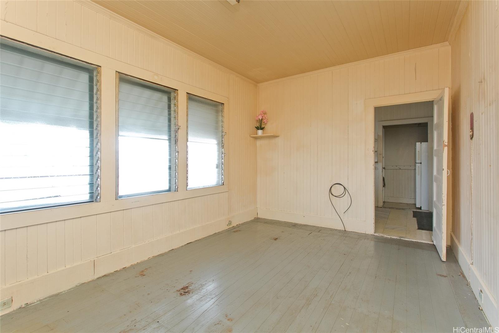 1812  Young St Moiliili, Honolulu home - photo 4 of 13