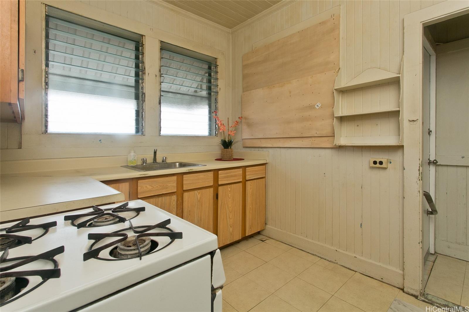 1812  Young St Moiliili, Honolulu home - photo 6 of 13