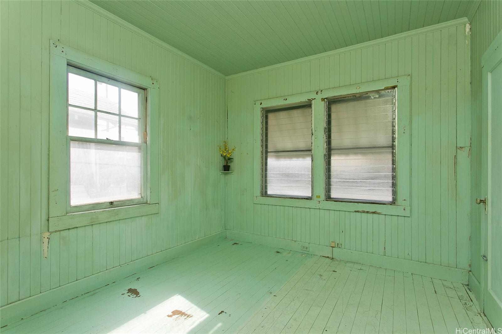 1812  Young St Moiliili, Honolulu home - photo 7 of 13