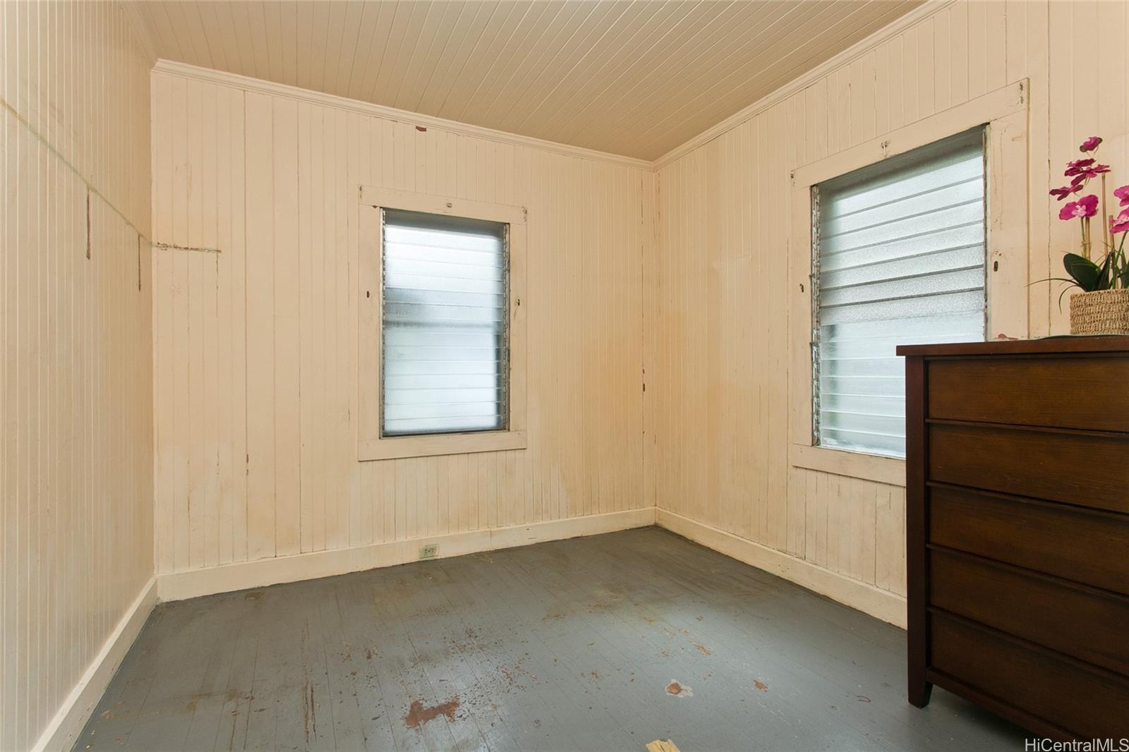 1812  Young St Moiliili, Honolulu home - photo 10 of 13