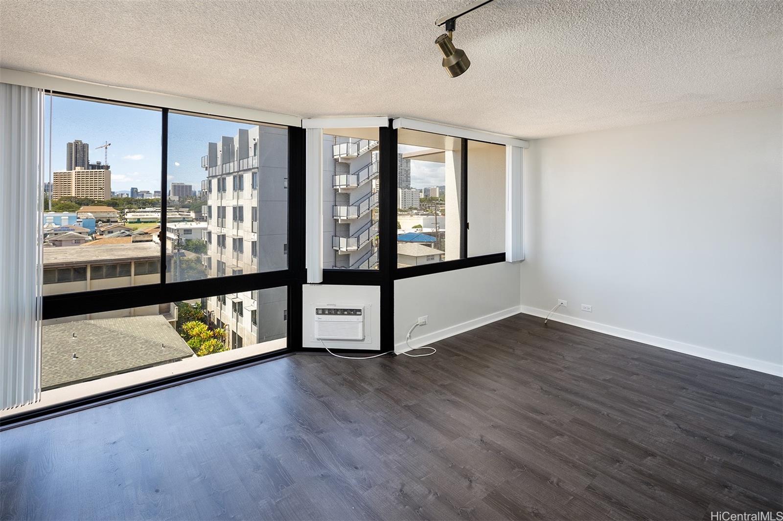 1820 Waiola Street Honolulu - Rental - photo 2 of 14