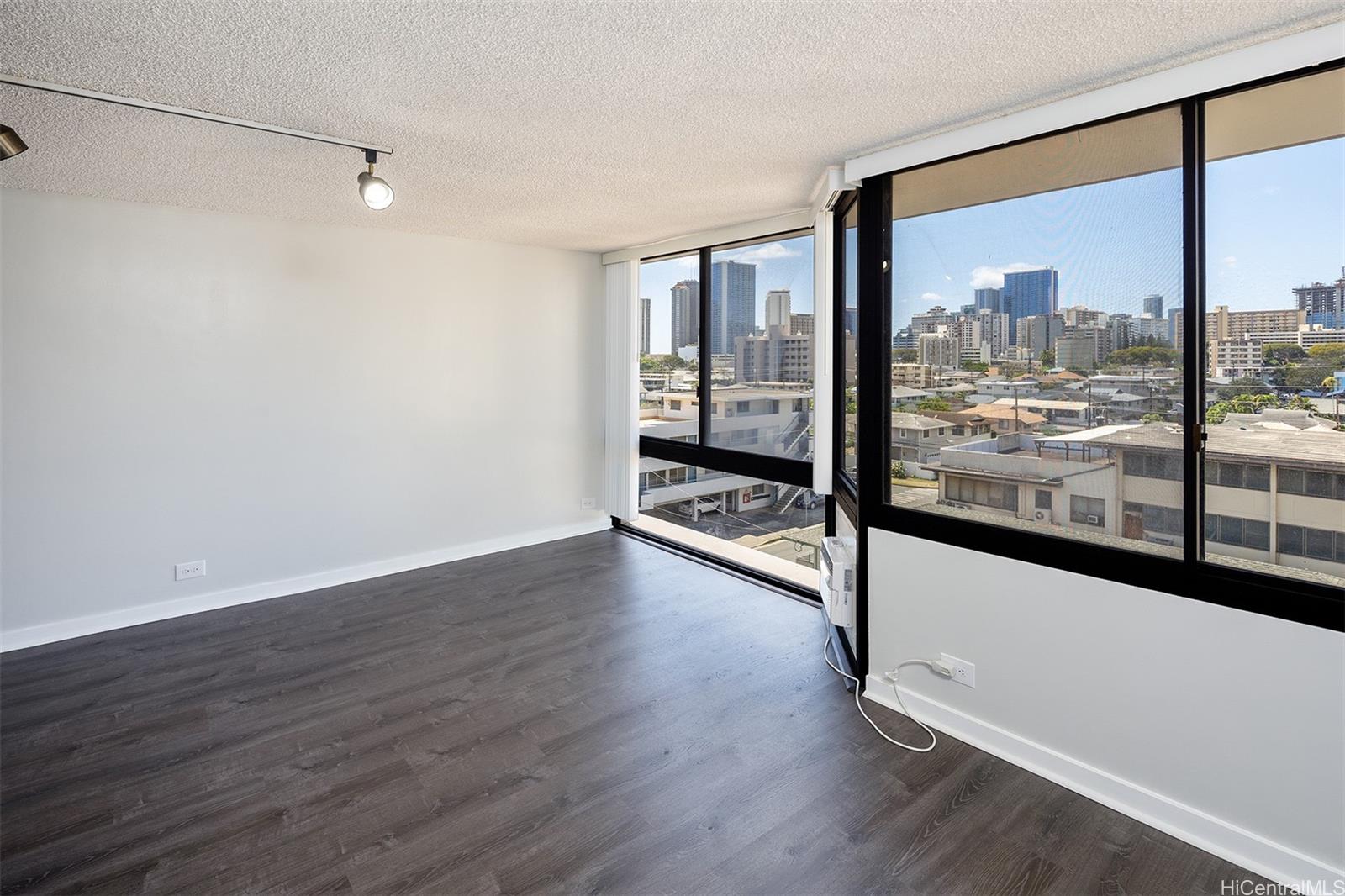 1820 Waiola Street Honolulu - Rental - photo 3 of 14