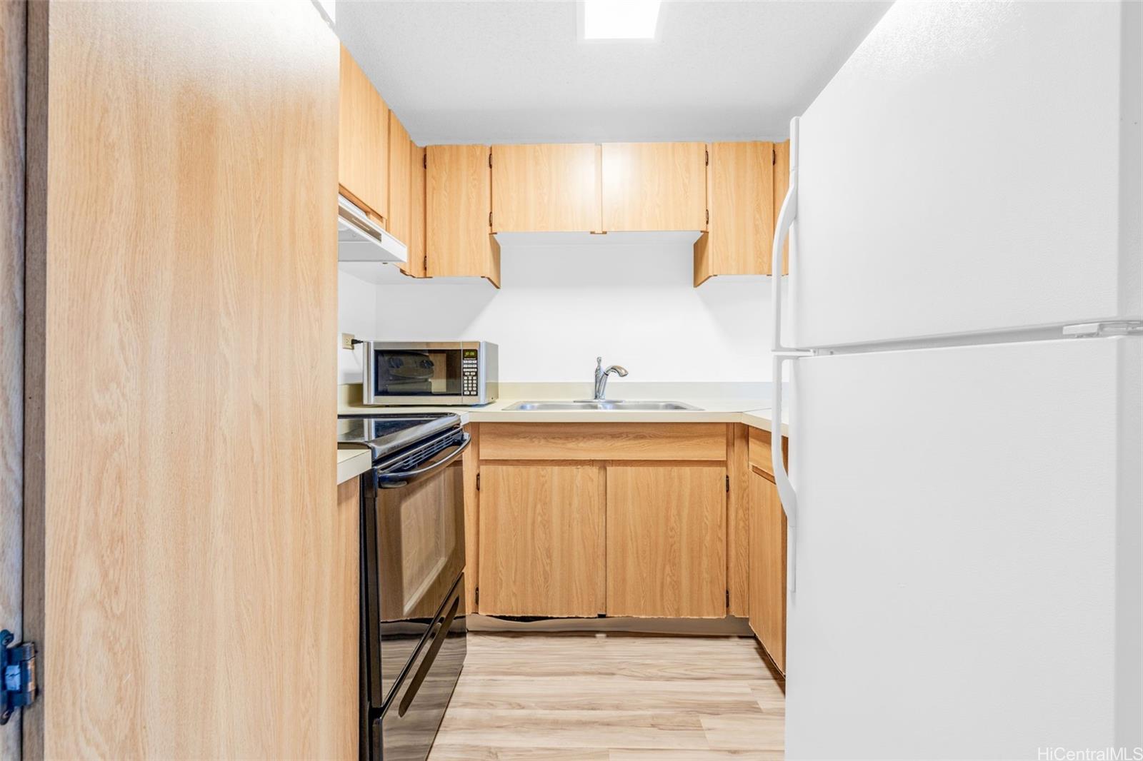 1820 Waiola St Honolulu - Rental - photo 2 of 17