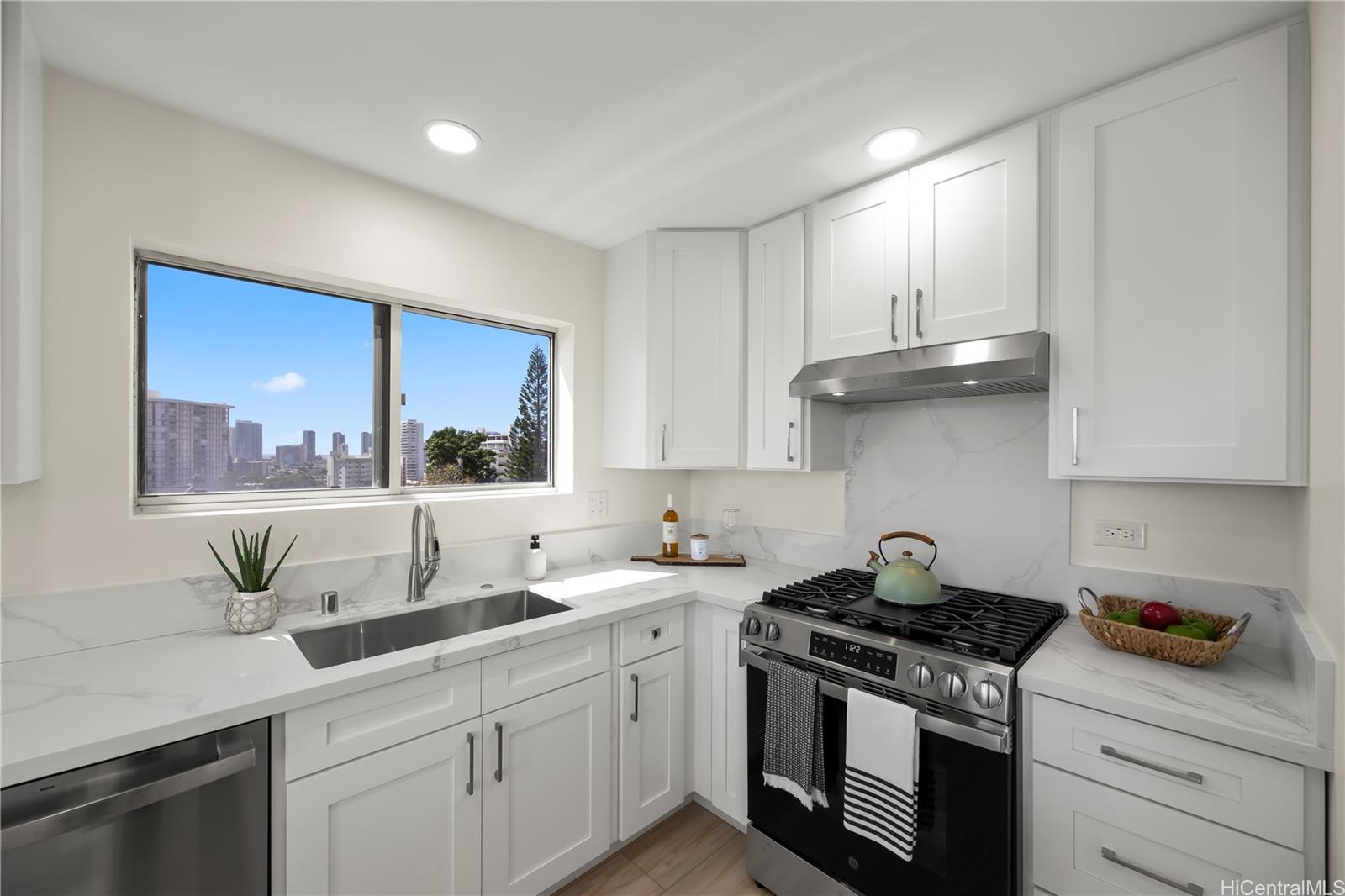 Makiki Hillside condo # PH501/502, Honolulu, Hawaii - photo 8 of 25