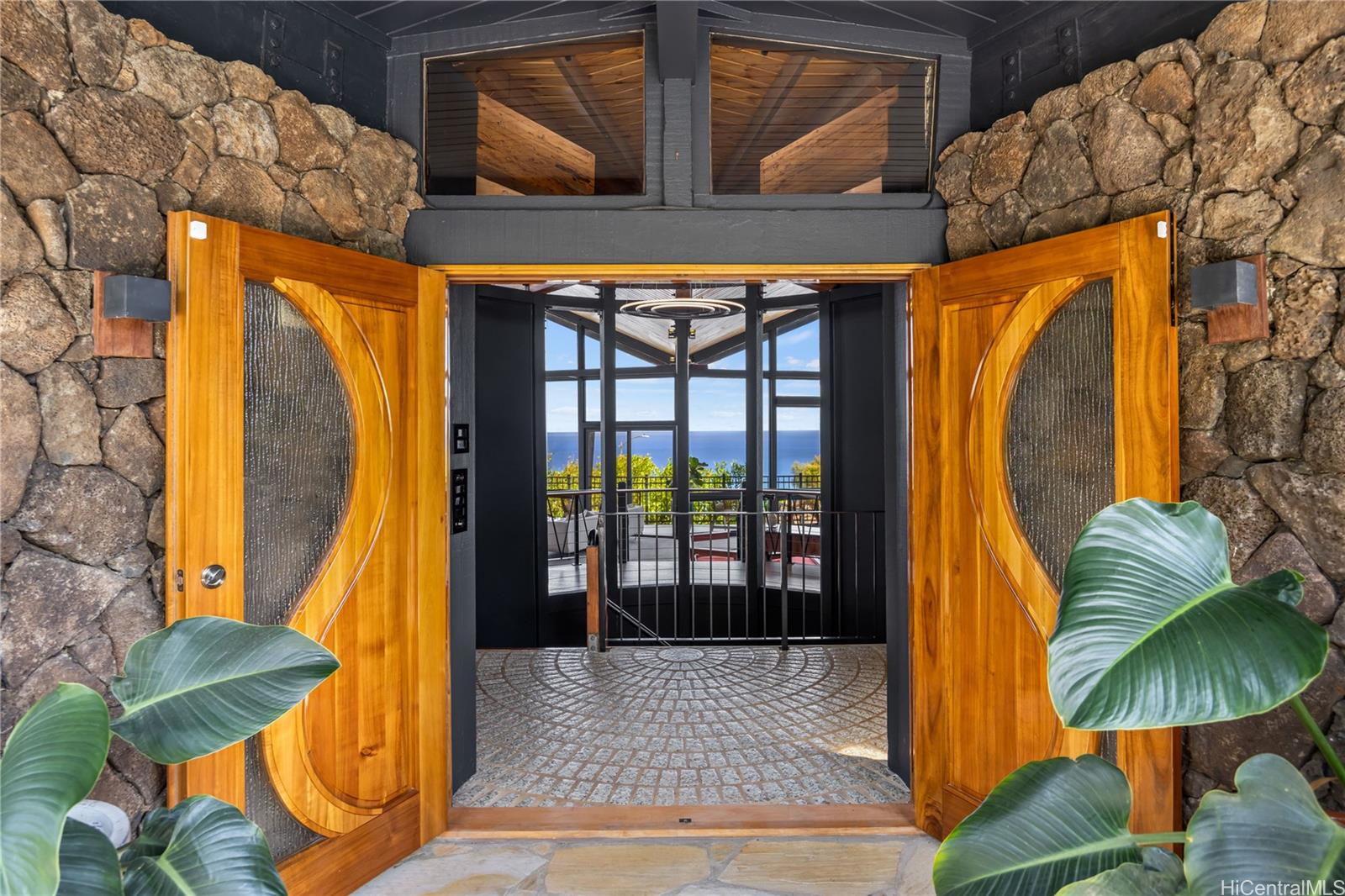 1826  Laukahi Street Waialae Iki, Diamond Head home - photo 2 of 25