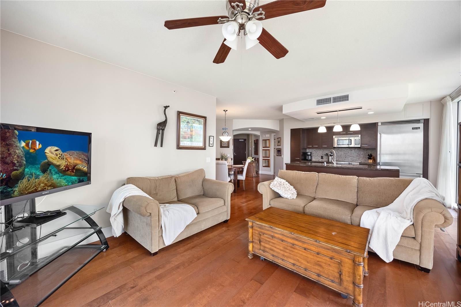 Allure Waikiki condo # 1004, Honolulu, Hawaii - photo 8 of 22