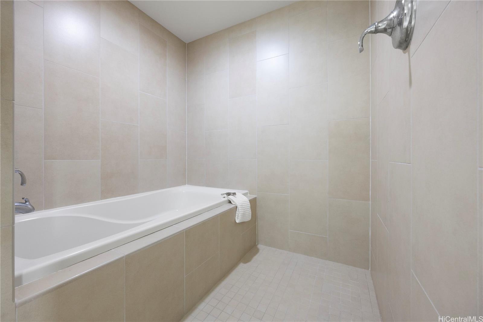 Allure Waikiki condo # 1806, Honolulu, Hawaii - photo 15 of 25