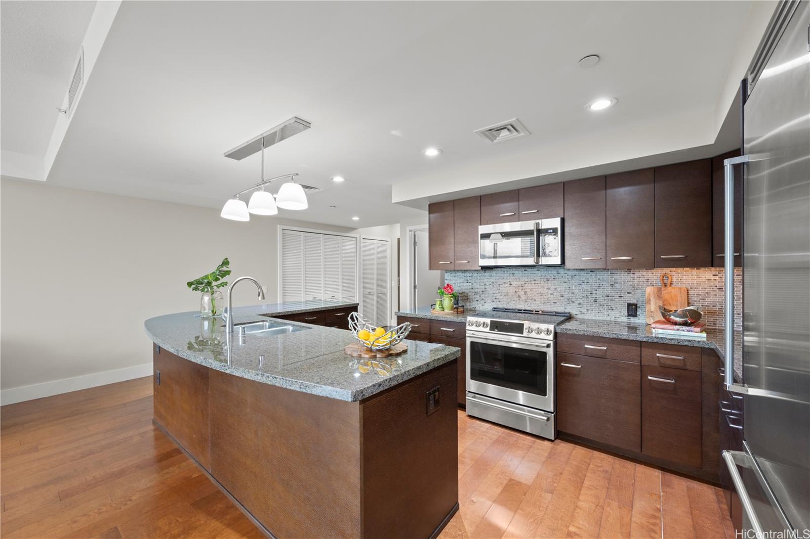 Allure Waikiki condo # 1806, Honolulu, Hawaii - photo 3 of 25