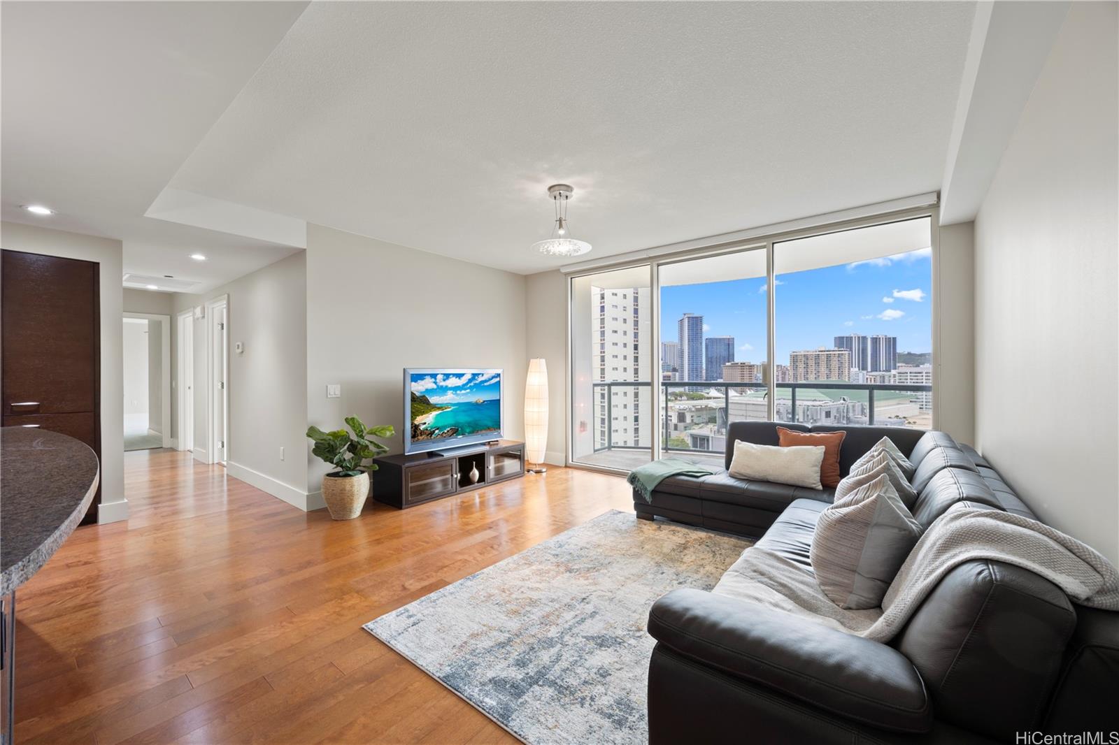 Allure Waikiki condo # 1806, Honolulu, Hawaii - photo 5 of 25