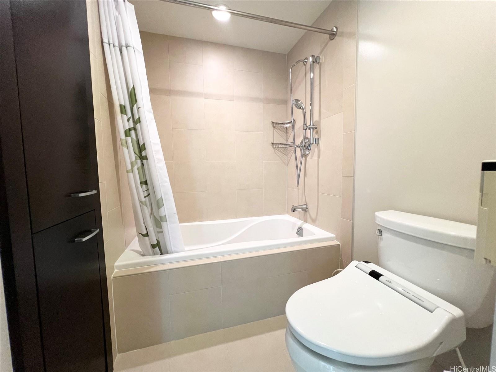 1837 Kalakaua Ave Honolulu - Rental - photo 10 of 20