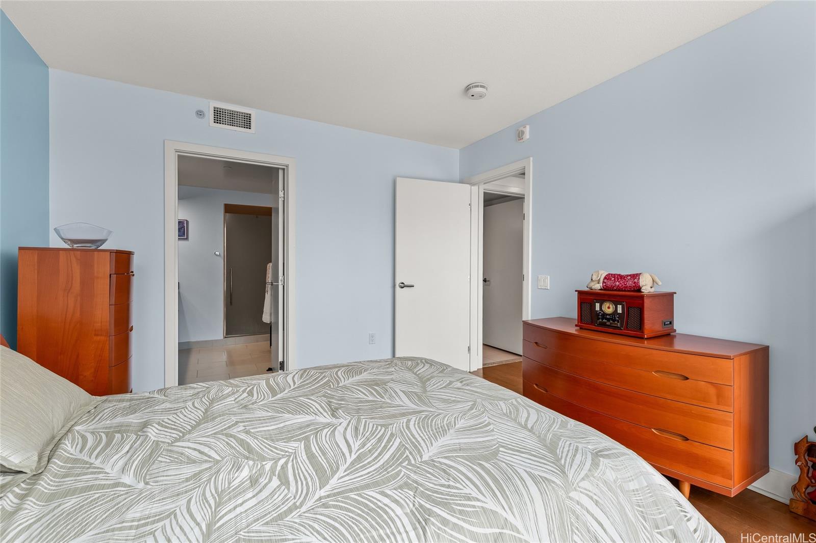 Allure Waikiki condo # 2209, Honolulu, Hawaii - photo 15 of 25