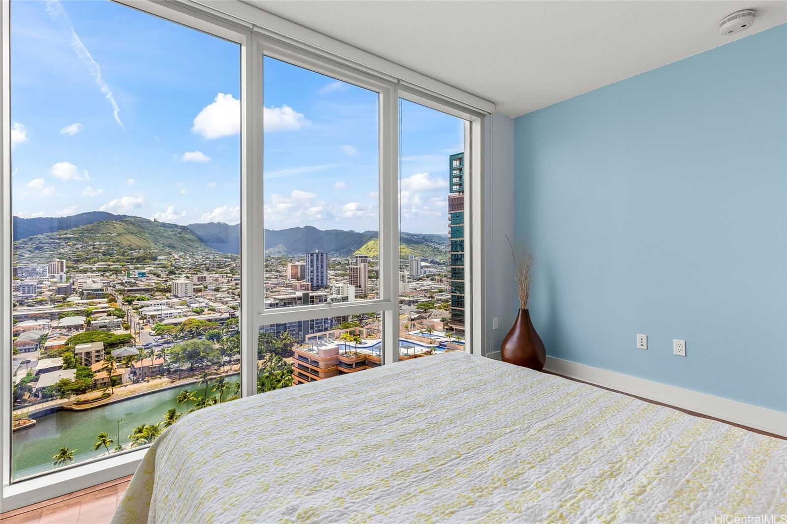 Allure Waikiki condo # 2209, Honolulu, Hawaii - photo 18 of 25